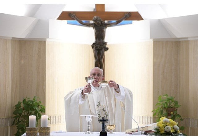 2042060_Articolo Papa: é preciso deixar-se “misericordiar” por Deus