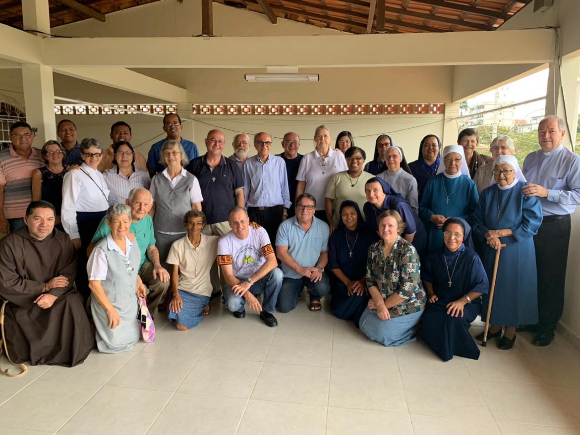 Dom Wladimir recebe religiosos para almoço em sua casa