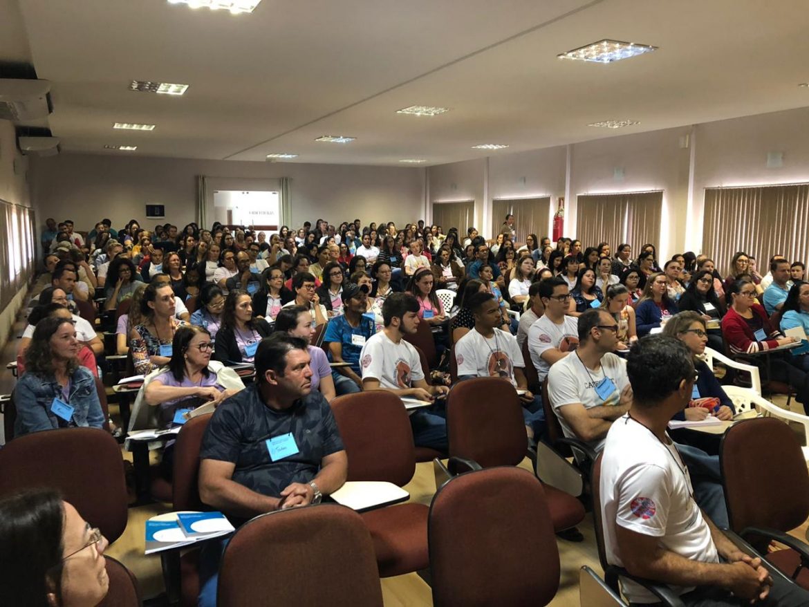 Área do Café reúne 200 catequistas em encontro de formação