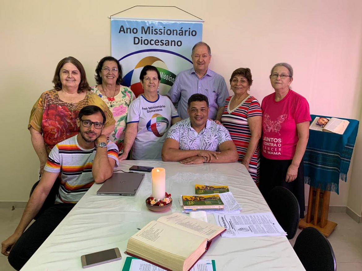 Dom Wladimir visita equipe do folheto litúrgico O Dia do Senhor