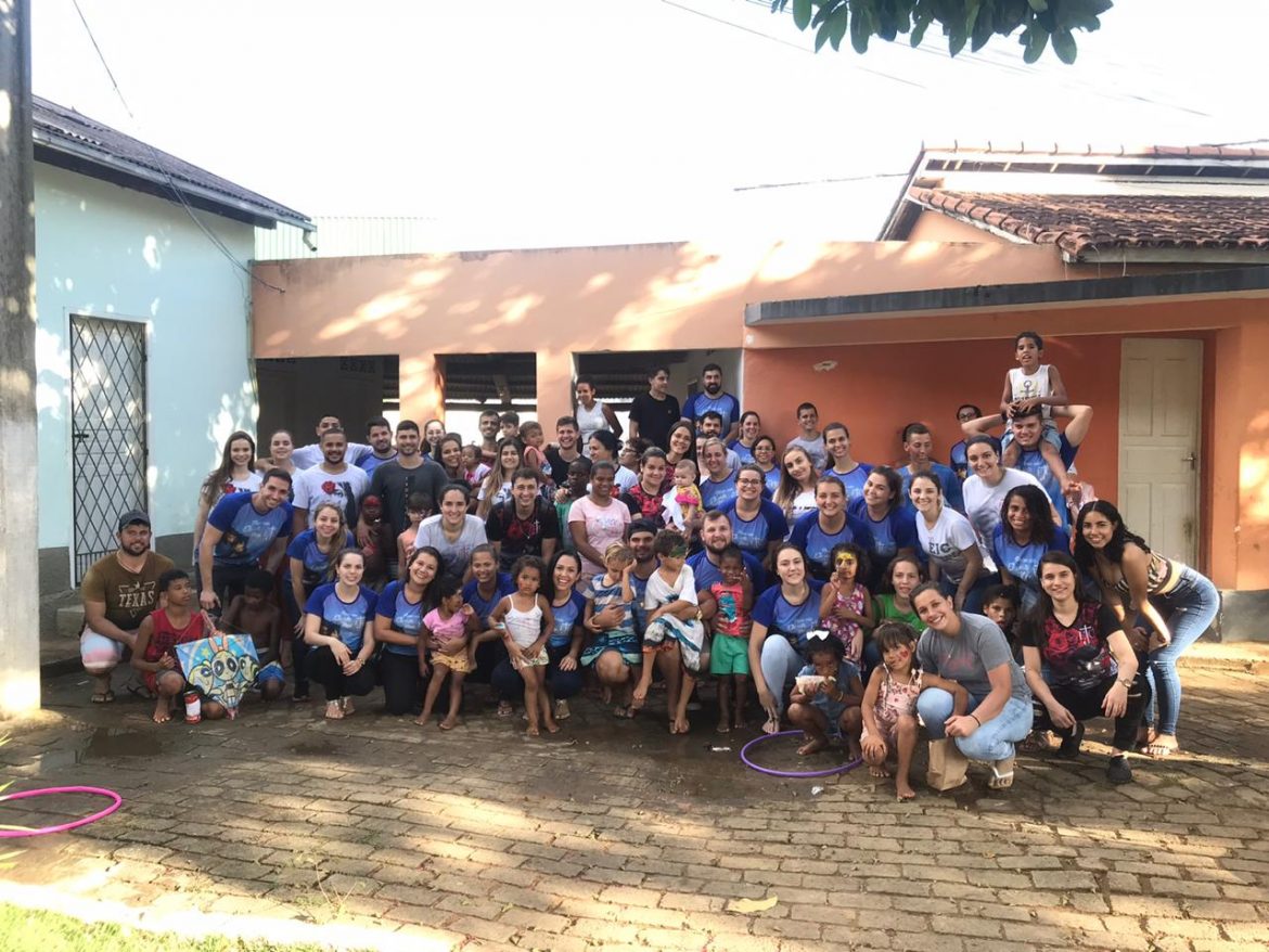 Jovens da Paróquia Divino ES realizam DNJ solidário