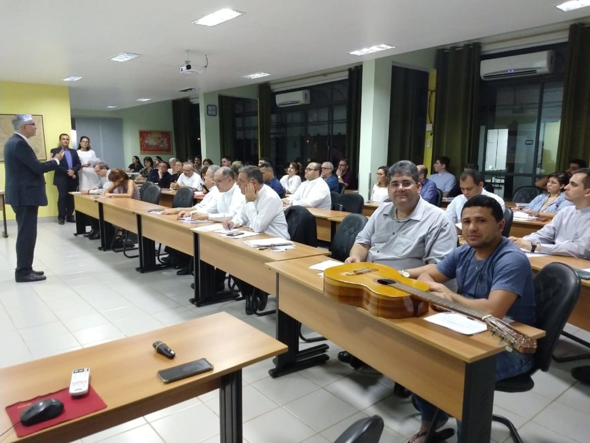 Professores representam nossa diocese em encontro de educação da CNBB