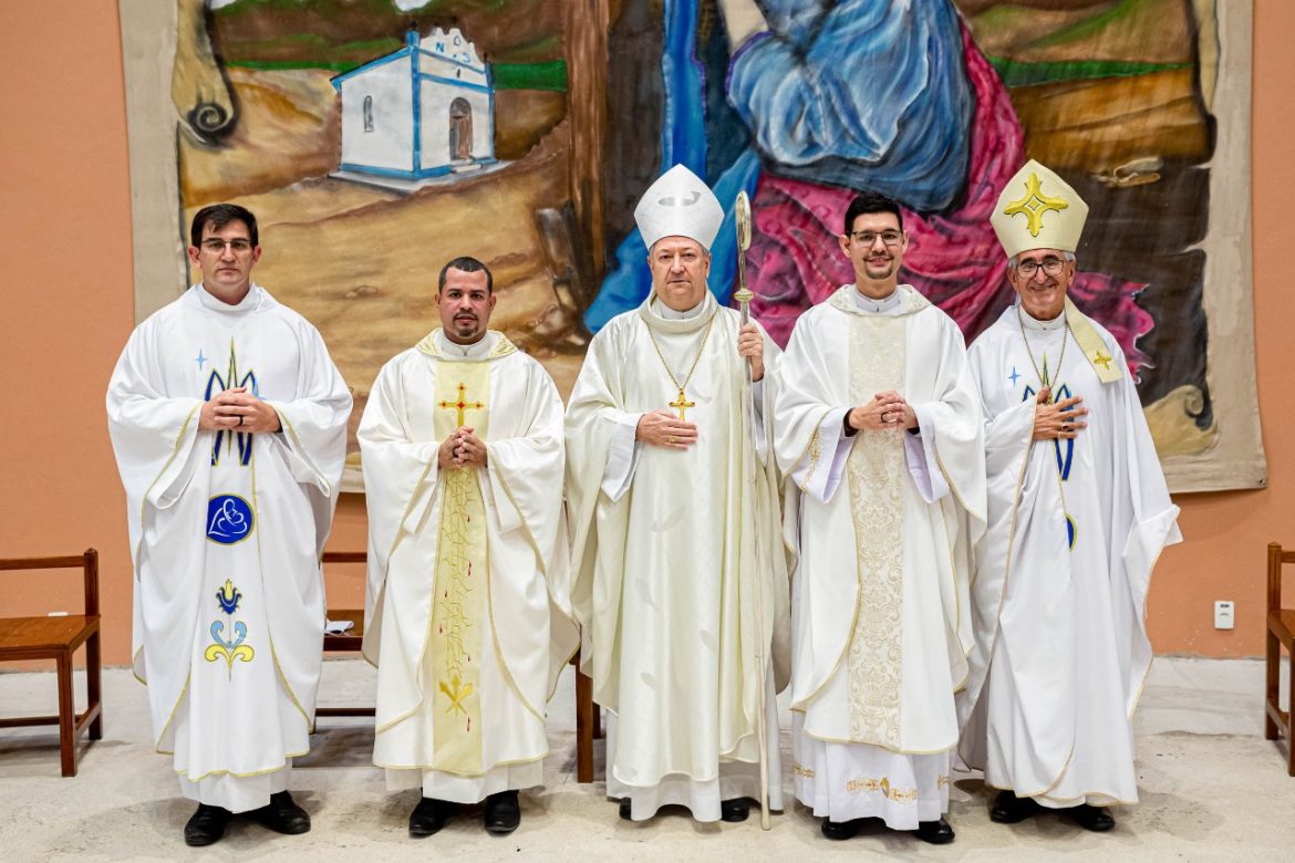 DIOCESE DE COLATINA COMEMORA ORDENAÇÃO PRESBITERAL DE MELQUISEDEC E WALDEMIR