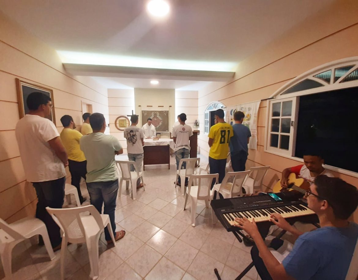 CASAS DE FORMAÇÃO DA DIOCESE DE COLATINA PARTICIPAM DE MOMENTOS DE CONVIVÊNCIA E ORAÇÃO