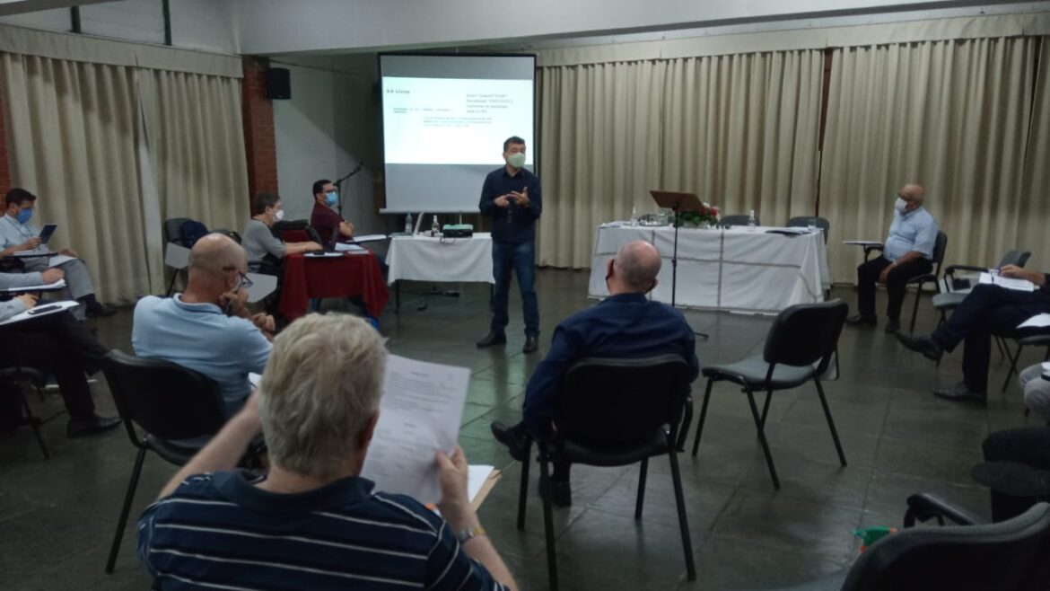 Bispos e padres se reúnem para articular o Regional Leste 3
