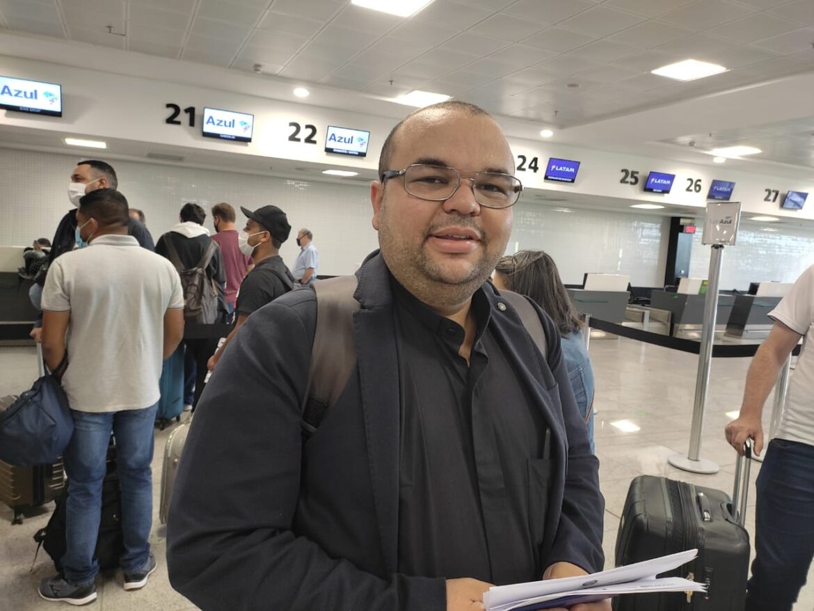 Padre Marciel embarca para a Itália