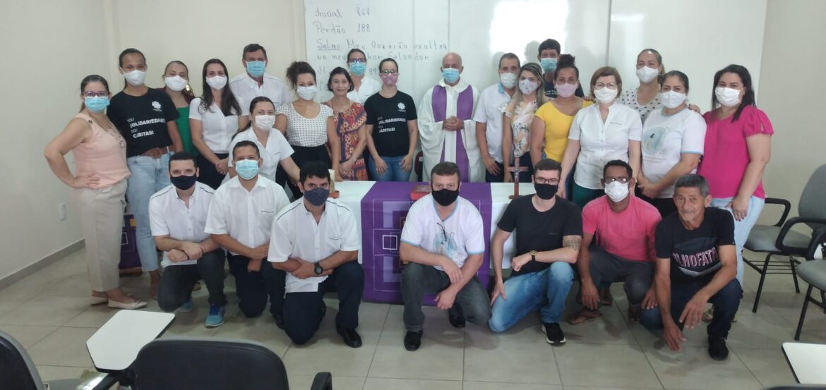 Padre Antonio Wilson é homenageado pelos funcionários da Mitra Diocesana