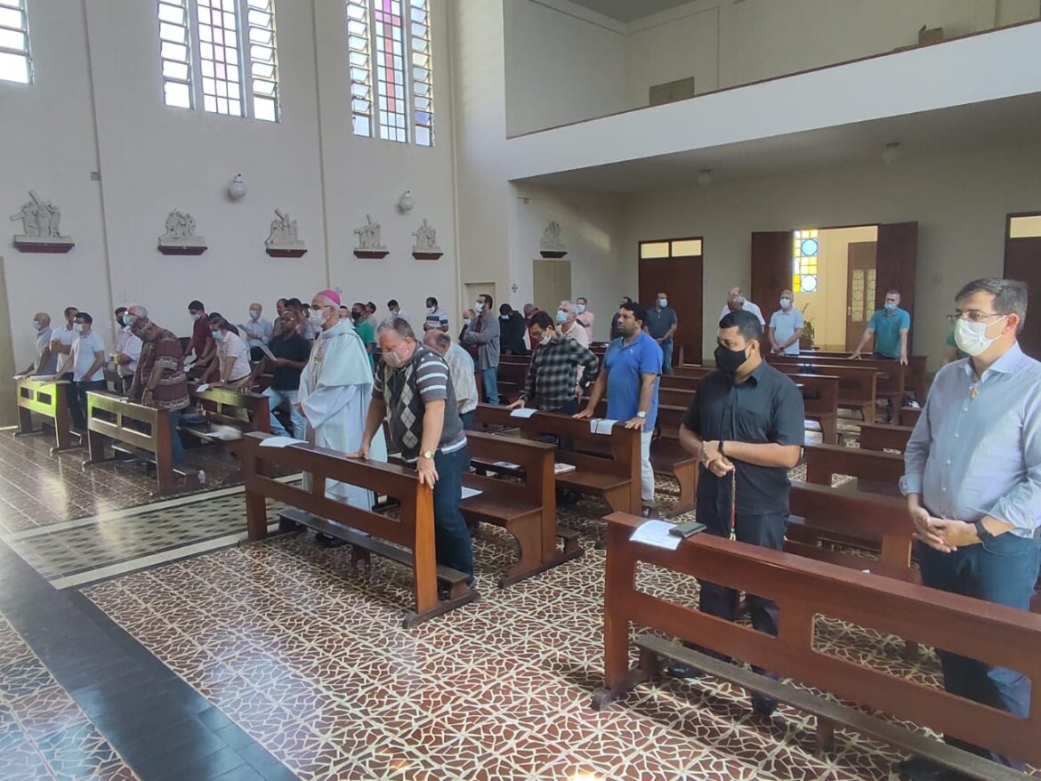 Dom Lauro reúne presbitério para primeira reunião