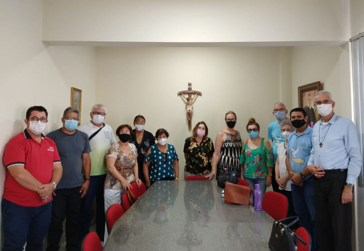 Dom Lauro recebe agentes da Pastoral Carcerária