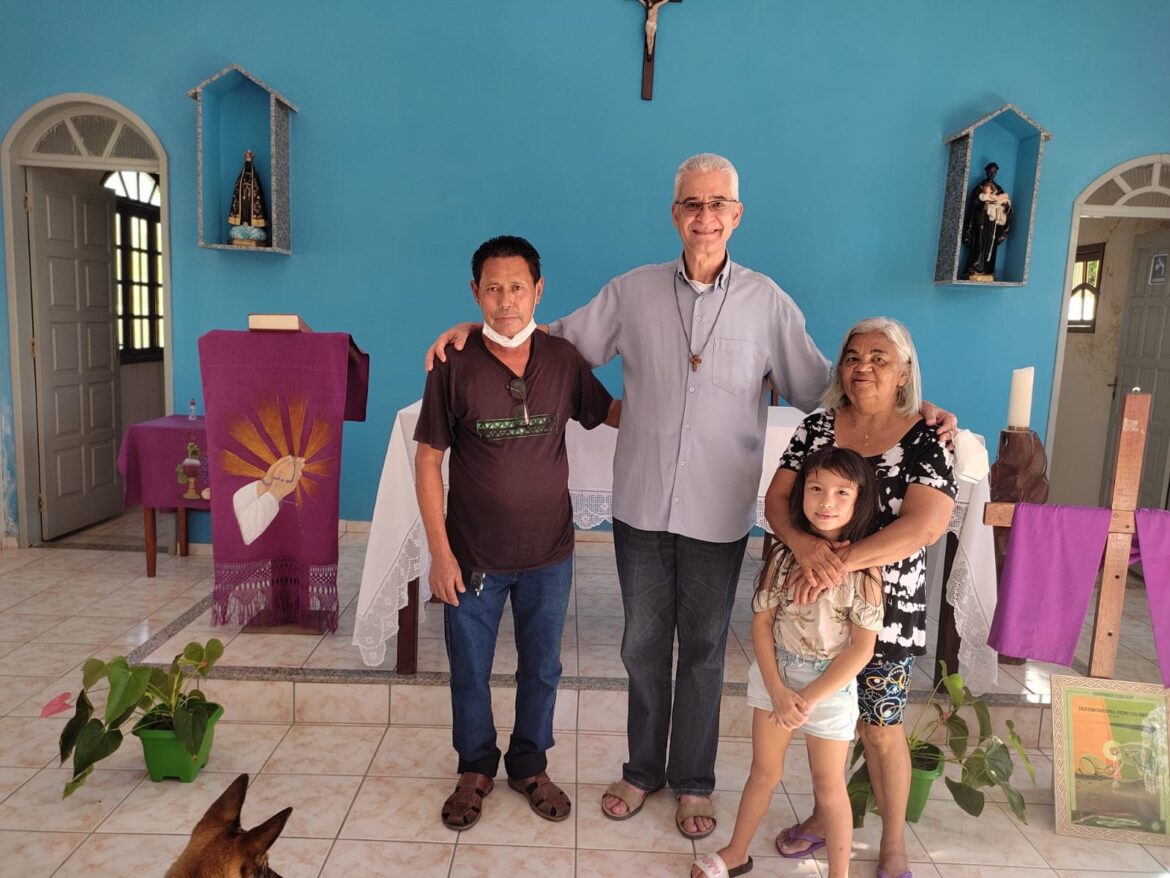 Dom Lauro visita a aldeia indígena de Pau Brasil