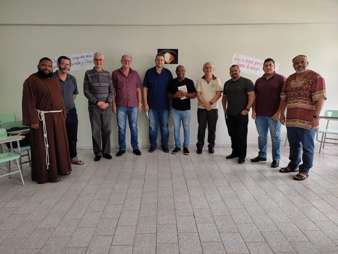 Dom Lauro continua diálogo com os padres