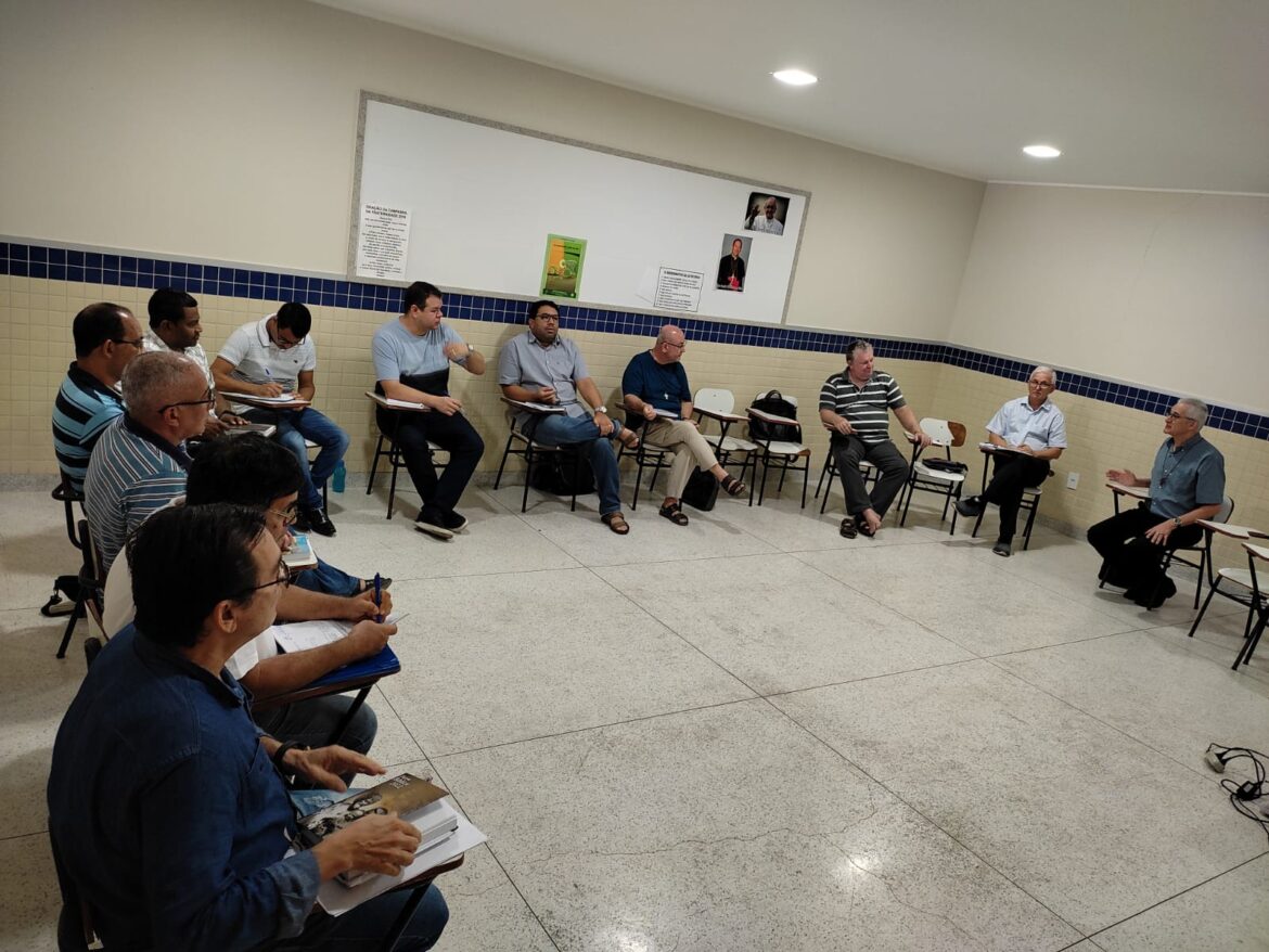 Dom Lauro encerra primeiro processo de escuta com os padres