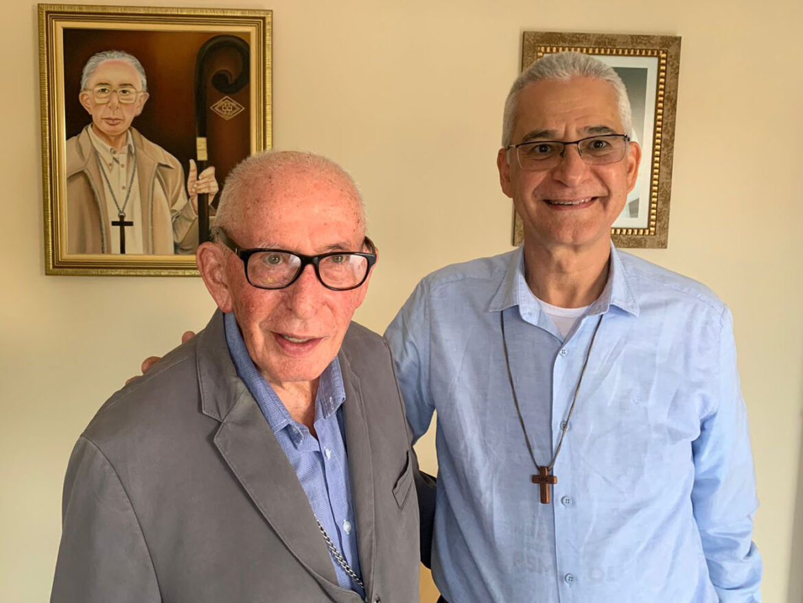 Dom Lauro visita o dom Aldo Gerna, bispo emérito de São Mateus