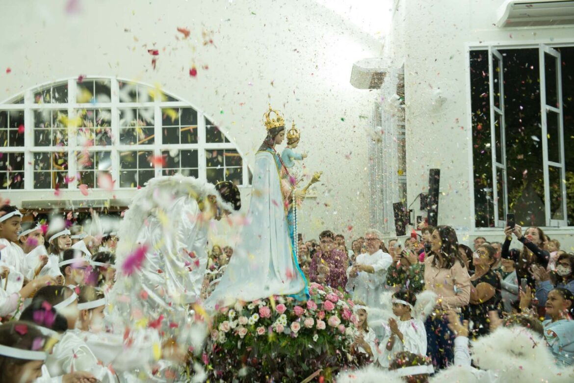 Festa de Nossa Senhora Auxiliadora: distribuídas mil fatias de bolo com medalhas