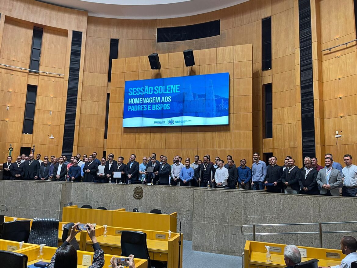 Bispos e padres são homenageados pela Assembleia Legislativa do ES