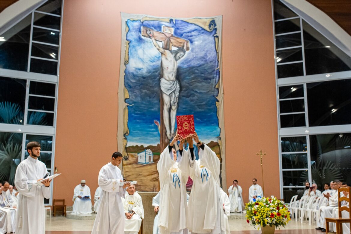 Ordenação Diaconal de Deivid e Hansmiller: momento de alegria vocacional