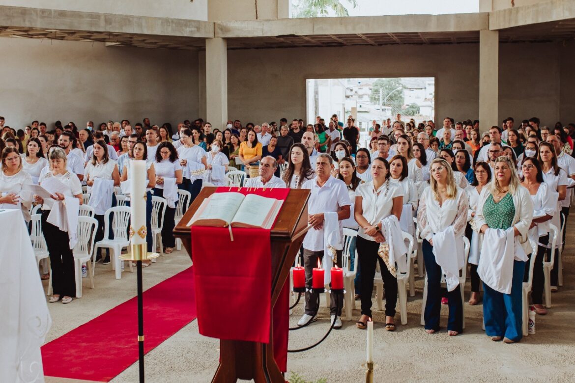 Instituídos 85 ministros extraordinários na Paróquia Divino Espírito Santo