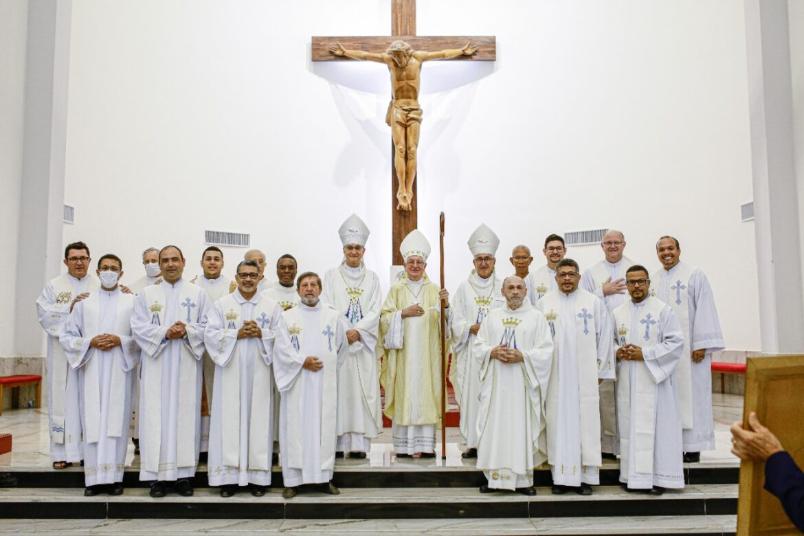 Dom Geraldo recebe homenagem na Catedral de Colatina