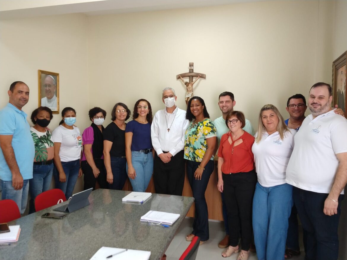 Coordenação Diocesana de Catequese se encontra com dom Lauro