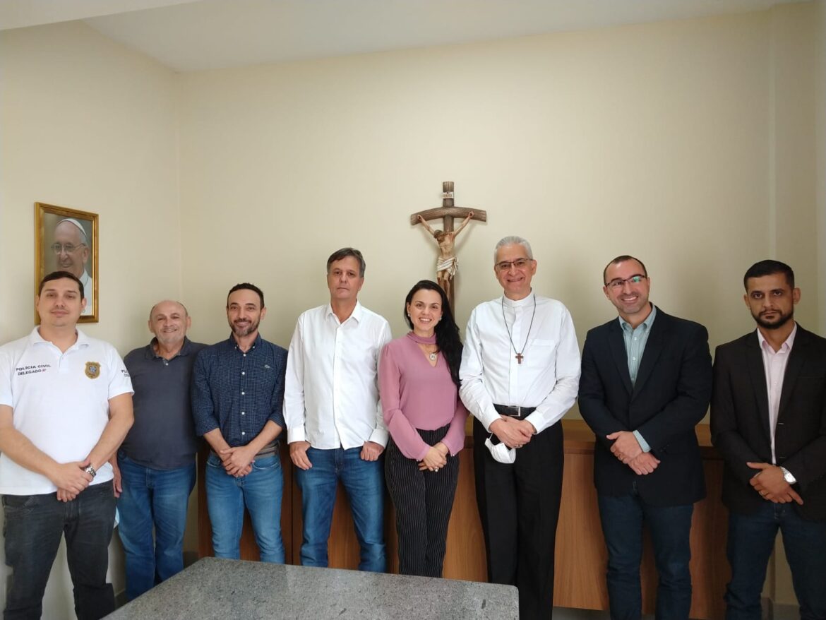 Dom Lauro recebe a visita de delegados civis