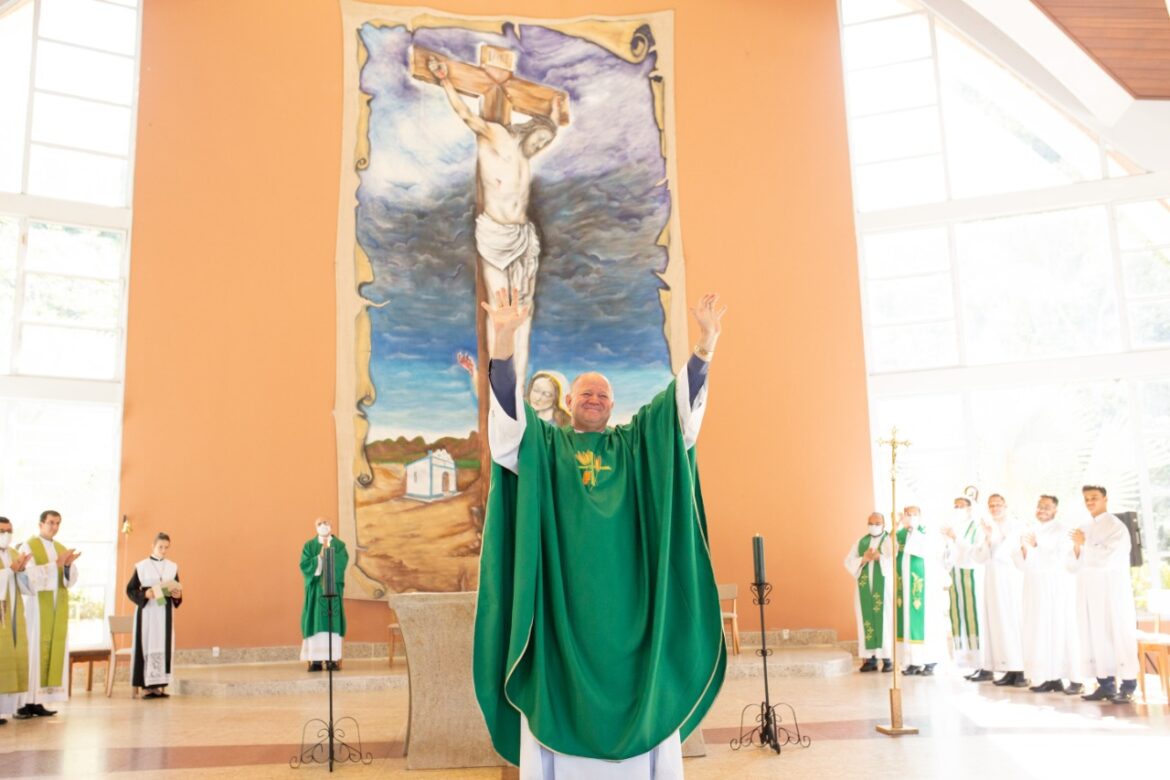 Padre Luismar Passarelli toma posse como novo reitor do Santuário Diocesano