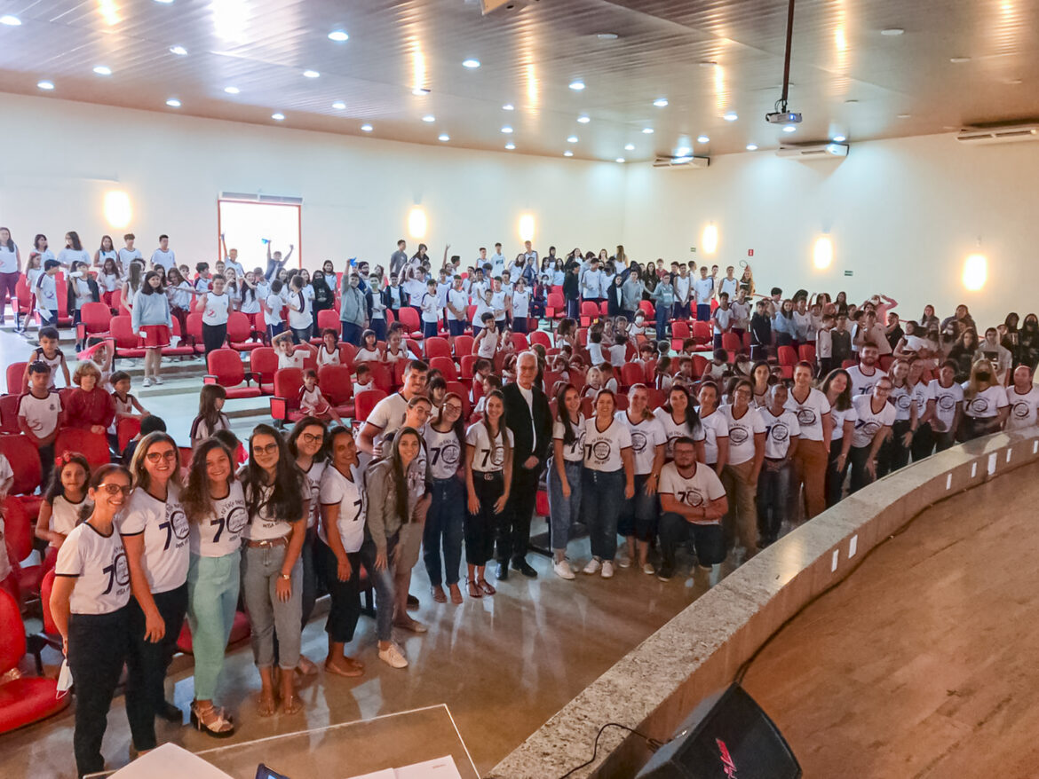 Ginásio Brasil: dom Lauro visita escola da Diocese de Colatina