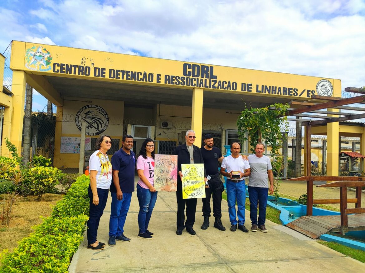 Dom Lauro visita presídio em Linhares