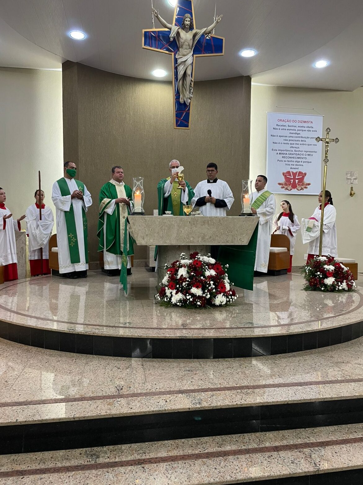 Padre Fábio toma posse como pároco em Linhares