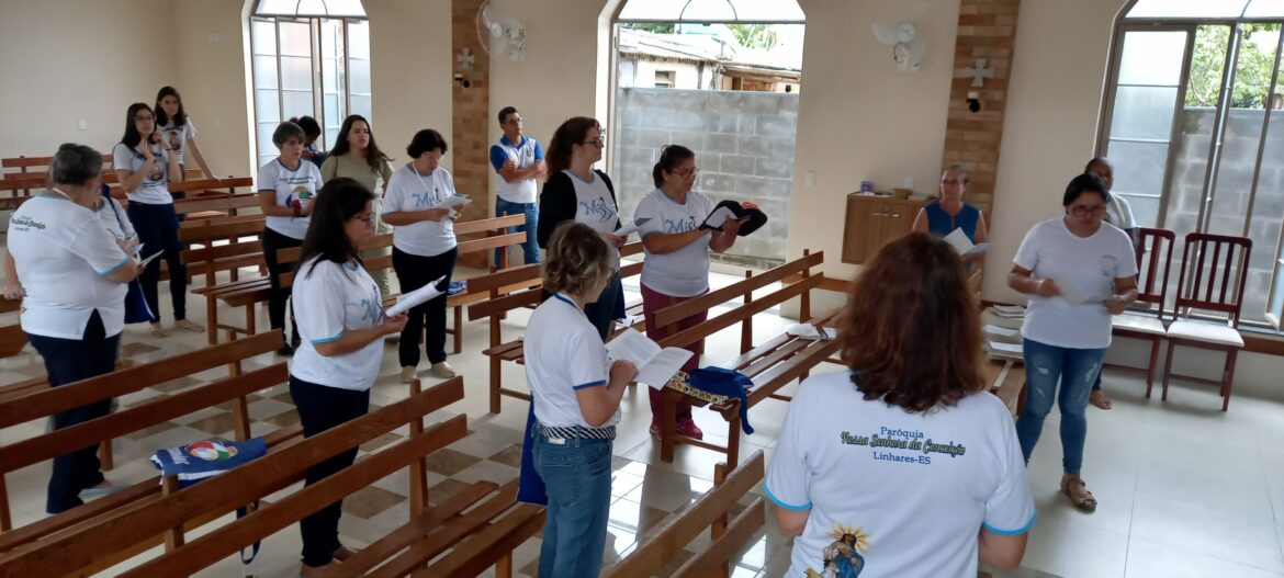 Missionários visitam bairro Humaitá, em Linhares