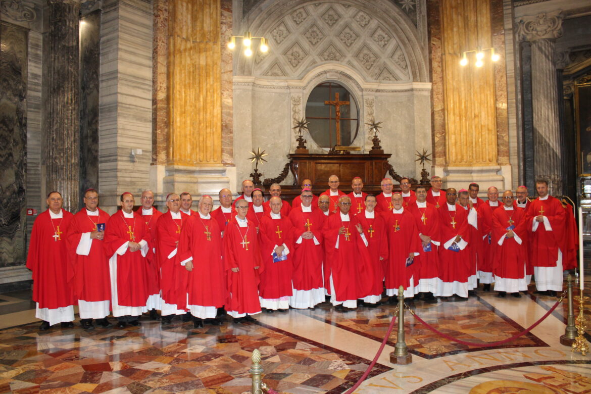 Missa no túmulo de São Pedro marca segundo dia da Visita Ad Limina