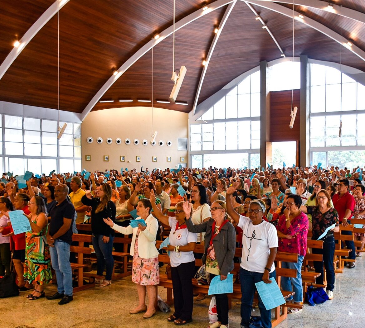 Centenas de devotos participam da Festa de Nossa Senhora da Saúde