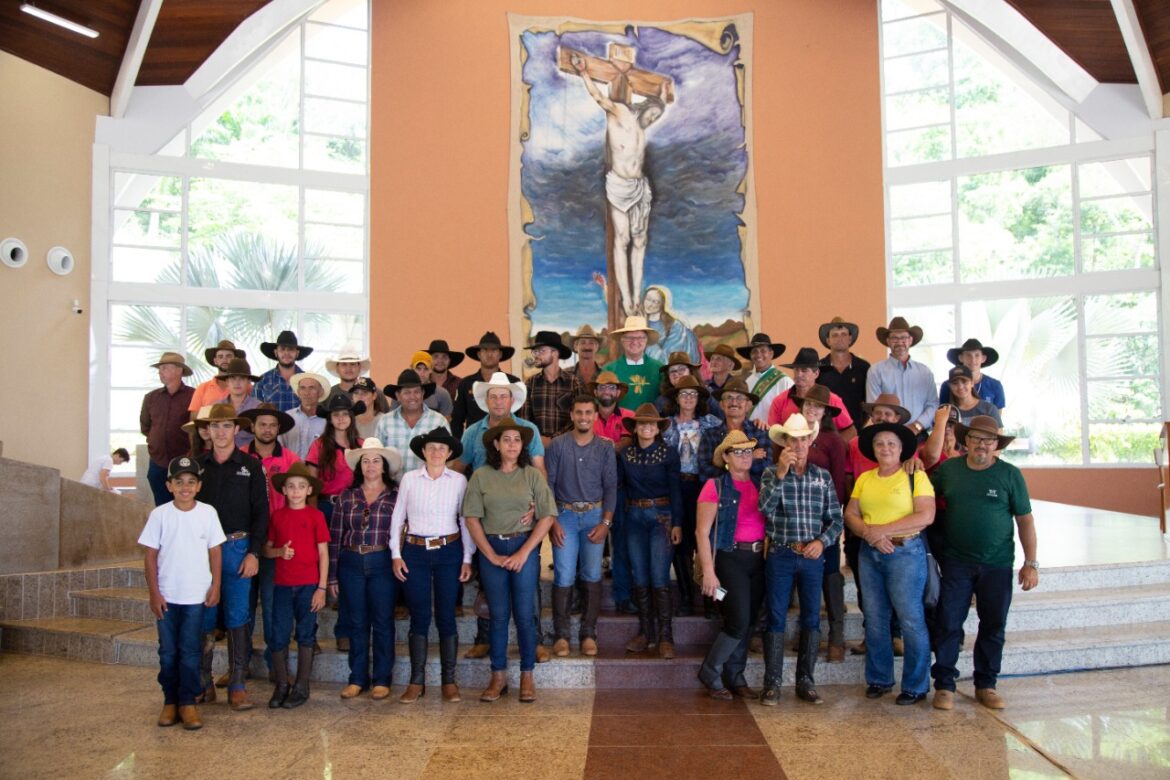 SANTUÁRIO ACOLHE 52 CAVALEIROS E AMAZONAS DE SÃO ROQUE DO CANAÃ