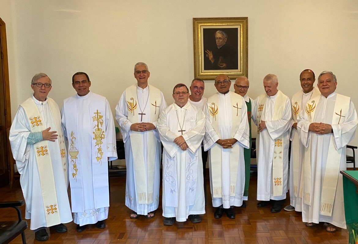 DOM LAURO PARTICIPA DE RETIRO ESPIRITUAL EM SÃO PAULO