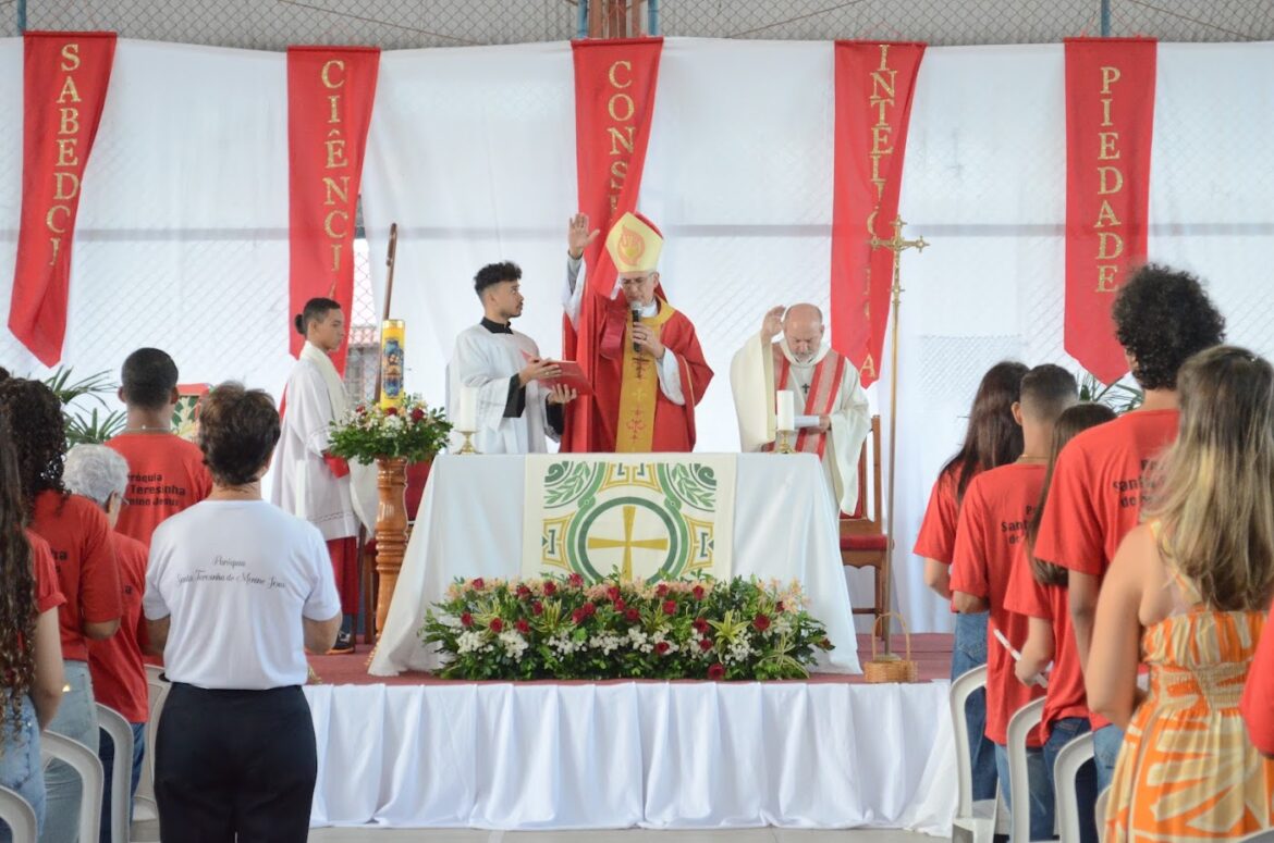 DOM LAURO CRISMA 66 JOVENS DE ARACRUZ