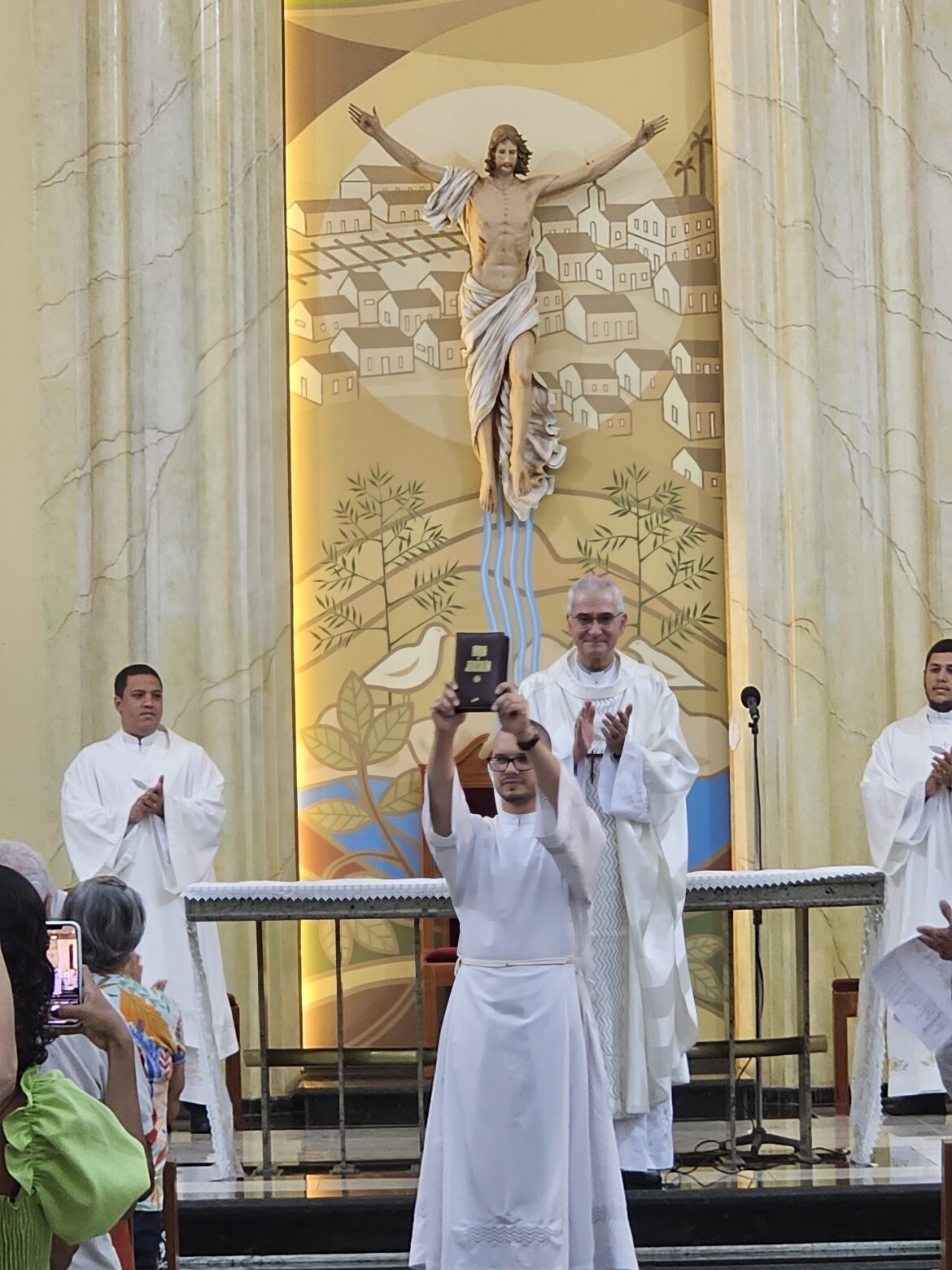 SEMINARISTA CARLOS DANIEL É INSTITUÍDO AO MINISTÉRIO DE LEITOR