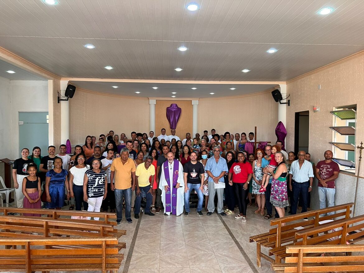 SEMINARISTAS VISITAM PARÓQUIA SANTA TERESINHA DO MENINO JESUS