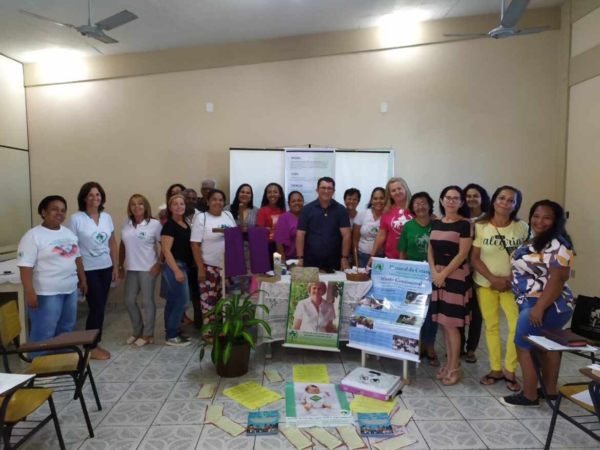 LÍDERES DA PASTORAL DA CRIANÇA EM MOMENTO DE ESPIRITUALIDADE