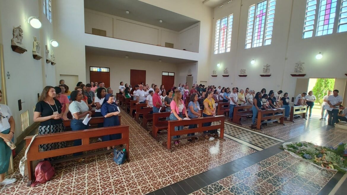 ENCONTRO AMPLIADO DE CATEQUESE REFLETE SOBRE OS DESAFIOS DA EVANGELIZAÇÃO