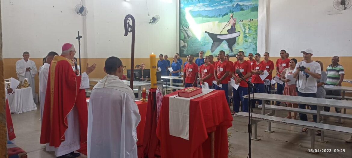 DOM LAURO CRISMA 14 PRESIDIÁRIOS EM LINHARES