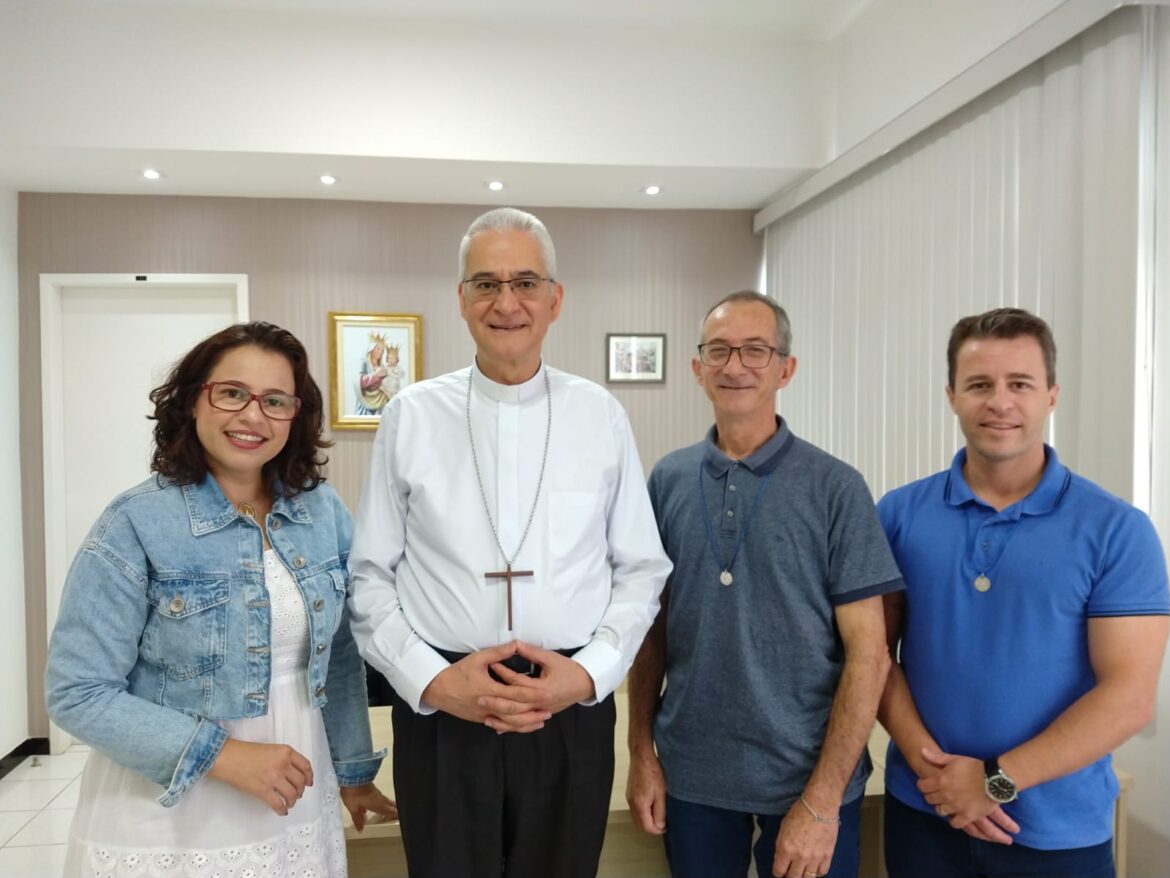 DOM LAURO RECEBE VISITA DA COMUNIDADE FAÇA-SE