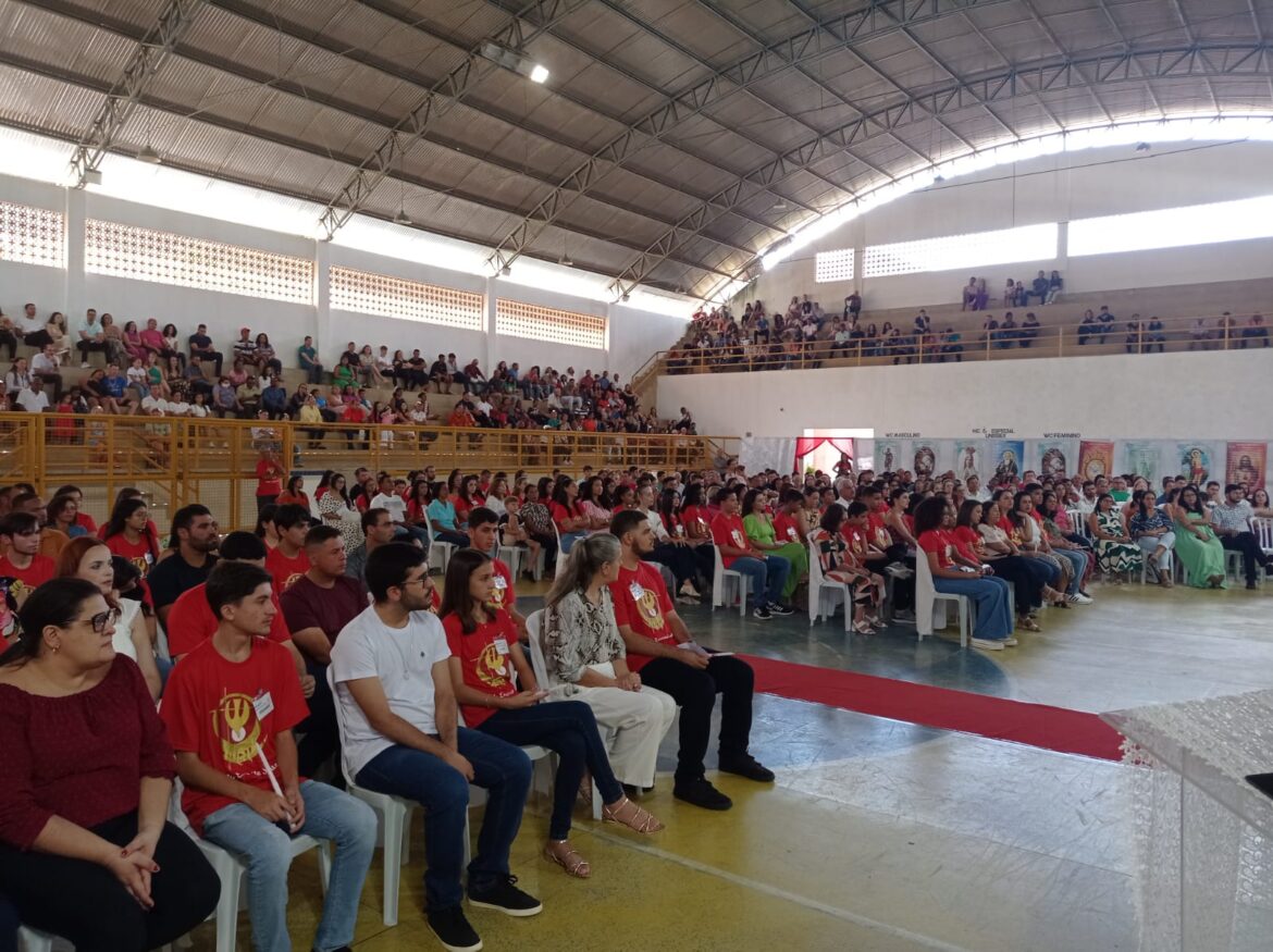 DOM LAURO CRISMA 80 JOVENS E ADULTOS EM PANCAS