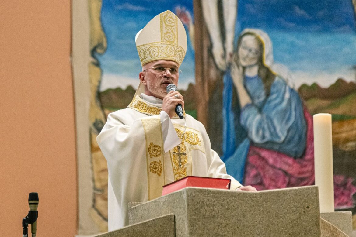 BISPO AUXILIAR DE VITÓRIA PRESIDE MISSA NO SANTUÁRIO DESTE 21 DE JUNHO