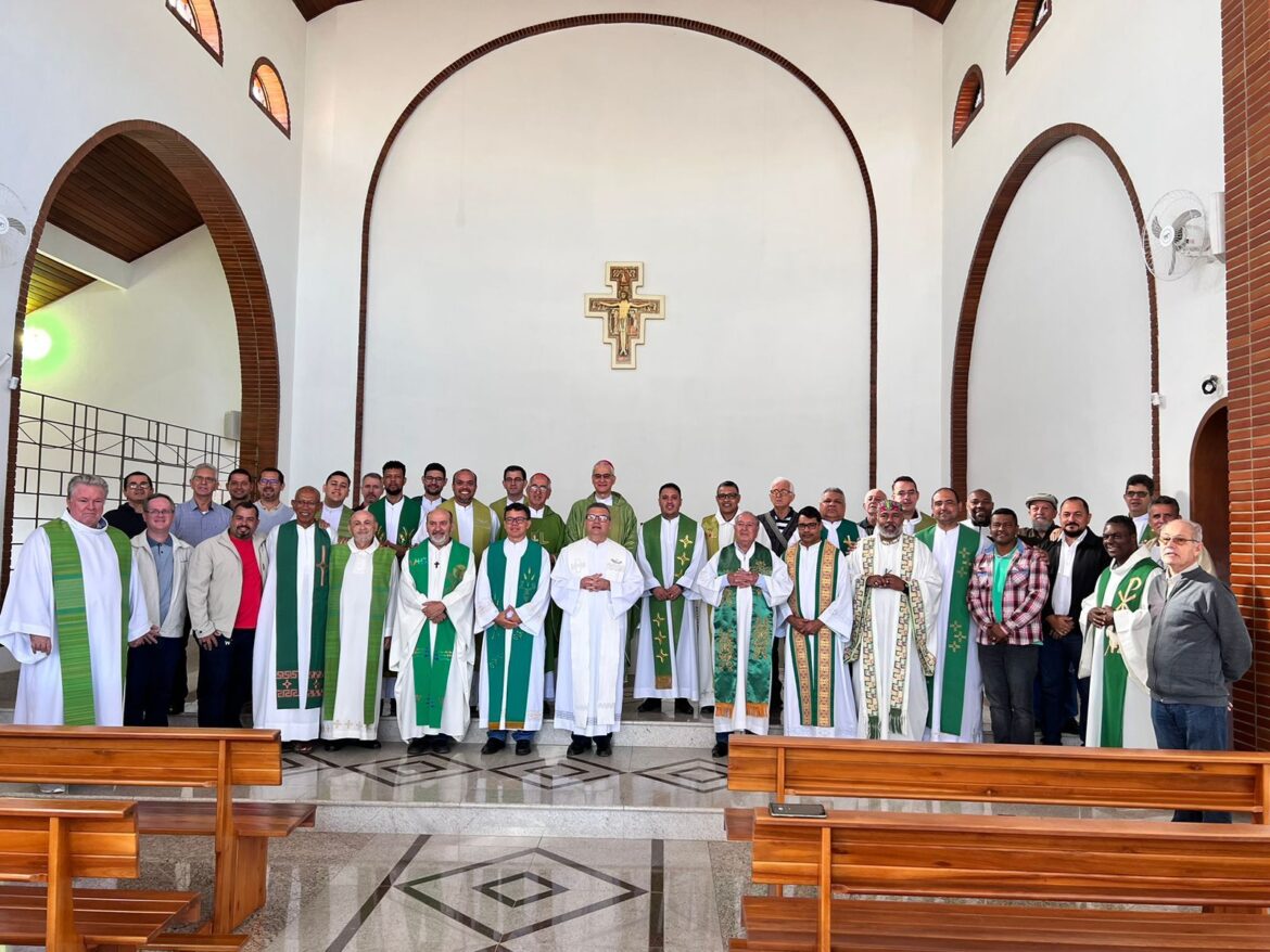 NOSSOS PADRES PARTICIPAM DE DIA DE ORAÇÃO PELA SANTIFICAÇÃO SACERDOTAL