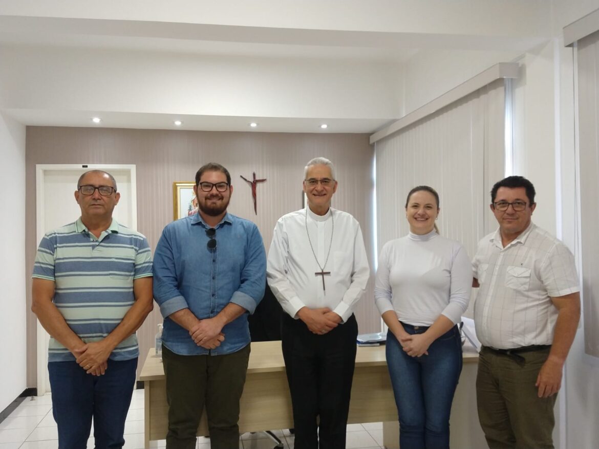 DOM LAURO RECEBE NOVA PRESIDÊNCIA DO CONSELHO DIOCESANO DE LEIGOS