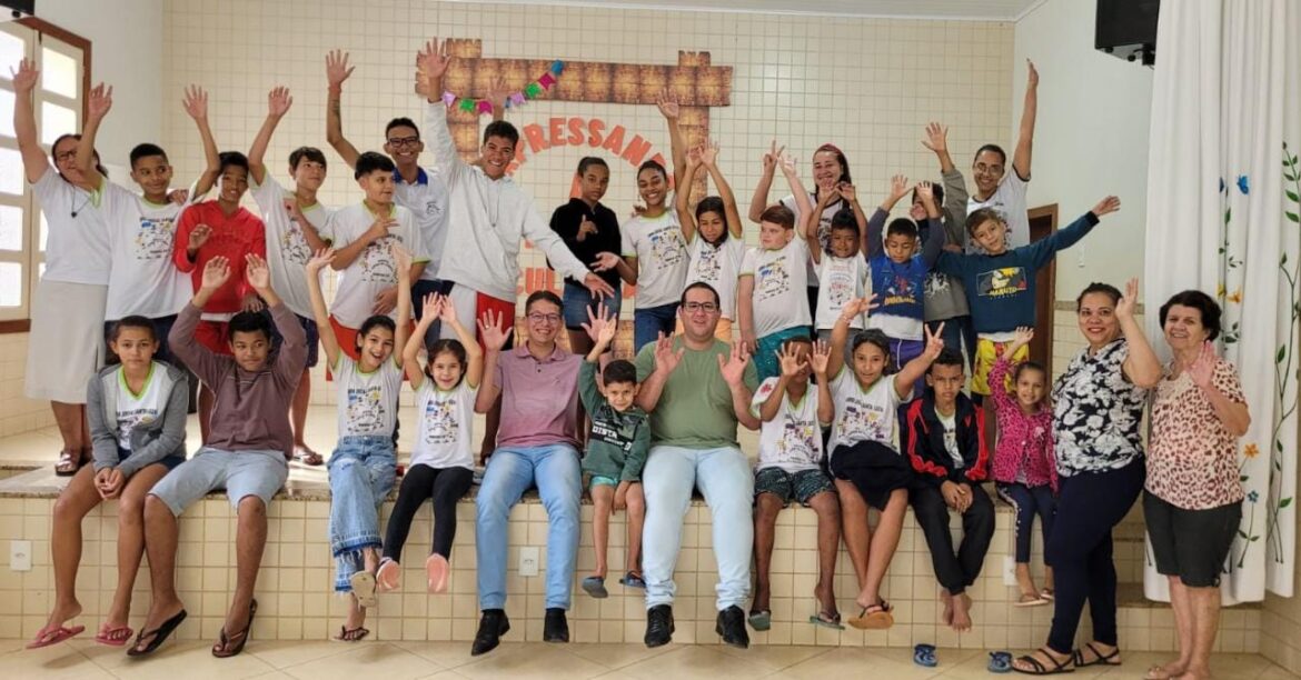 SEMINARISTAS KLEIDSON E FERNANDO VISITAM PROJETO DA CÁRITAS EM PANCAS