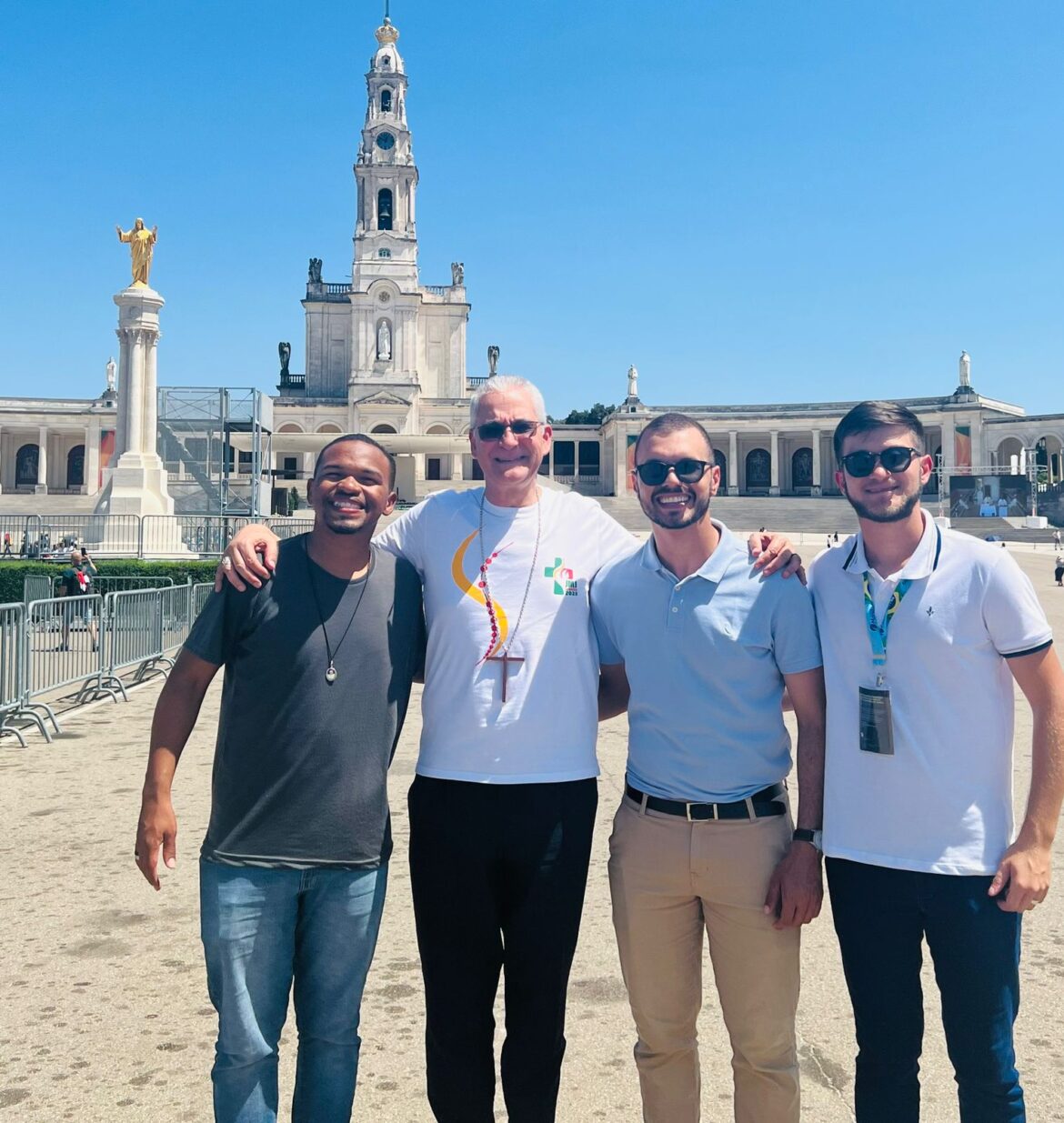 DOM LAURO E SEMINARISTAS ESTÃO EM FÁTIMA