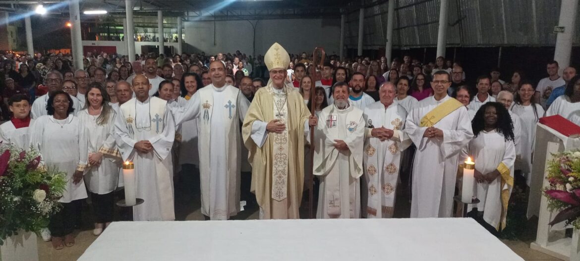FESTA DA SAGRADA FAMÍLIA REÚNE COMUNIDADE PAROQUIAL EM COLATINA