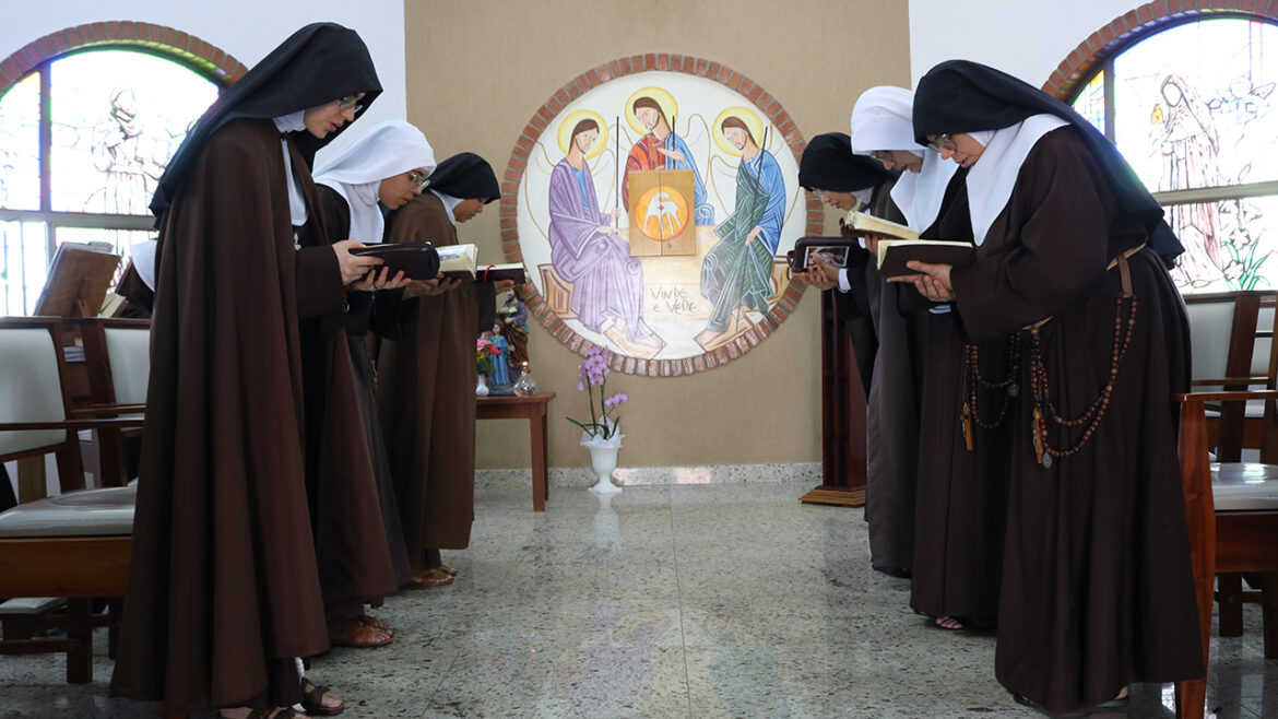 CLARISSAS DE COLATINA APRESENTAM SÉRIE DE VÍDEOS SOBRE SEU DIA A DIA