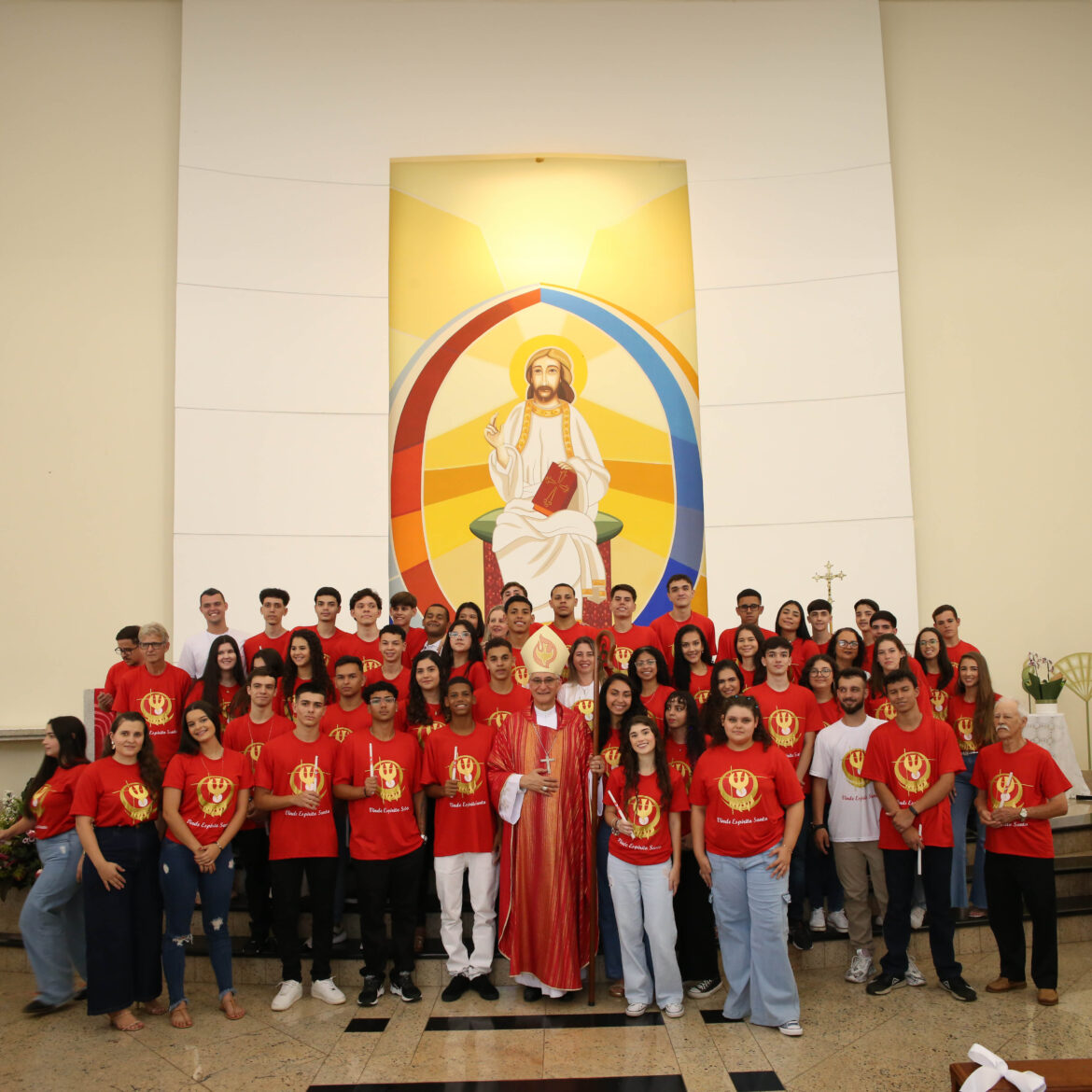 DOM LAURO CRISMA 143 JOVENS NA PARÓQUIA SAGRADA FAMÍLIA EM COLATINA
