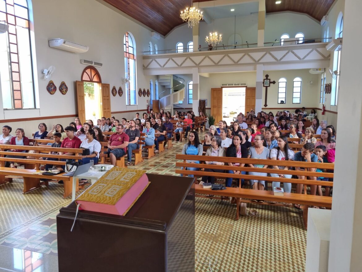 PARÓQUIA SÃO SEBASTIÃO FORMA 130 NOVOS MISSIONÁRIOS